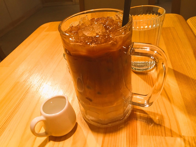 アイスカフェラテを飲みながら、結果が分かるまで休憩。