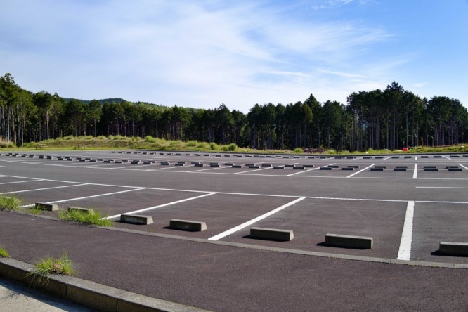 「ホテルの駐車場で『トナラー運転手』のターゲットにされた。新車を傷つけられ、犯人を探してほしいと頼んだが...」（滋賀県・60代男性）