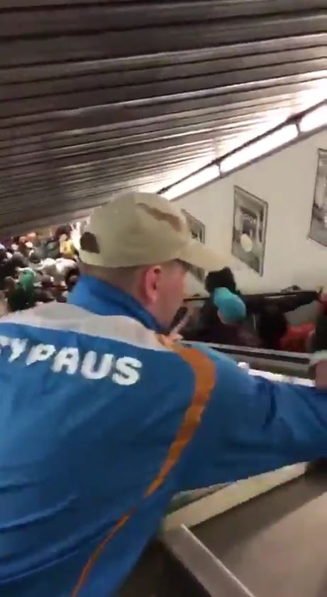 ローマの駅でエスカレーター