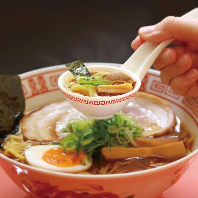 レンゲがミニラーメンに！？（画像は企画デザイン２時（＠niji_2oclock）より）