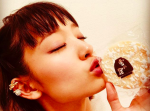 剛力彩芽が久々にInstagramを更新！“前沢社長”もキス顔にいいね！