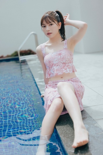 廣川奈々聖1st写真集⒞東京ニュース通信社