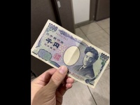 お互い便意があるなかで交わされた「1000円札」（画像は、しの赤髪（shino_akagami