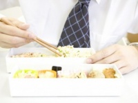 コレはダメ！　絶対につき合いたくない、男性の食事マナー違反6選