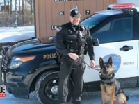 愛すべきパートナーの警察犬を失くした警官、悲しみ乗り越え、新たな相棒と出会う
