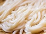 何コレ欲しい！　うどんに似せた感触「睡眠用のうどん」が話題に