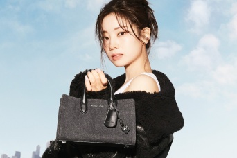 マイケル・コース　グローバル ブランドアンバサダー　『TWICE』DAHYUN登場！　ダヒョンは「次の冒険を、いつも楽しみにしています」