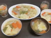 「一汁三菜ムズすぎる」　一人暮らしの大学生が作った夕食に反響「どこからつっこめば」