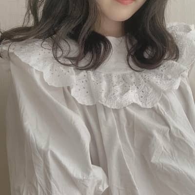 一目で「この子、いいかも」と思わせる！トップス選びは首元が大事