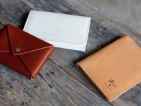使うほどになじむ。イルビゾンテの牛革カードケース