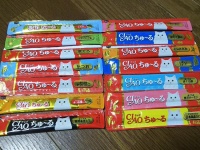 「かつお」や「まぐろ」味に加え「タラバガニ」味もある。猫に大人気だ（画像はいっつうさん（ittsuu730