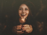 魅力がすごい。ムードメーカーの特徴4つ