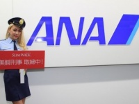 GENKINGが「美脚刑事デカ」になって「重ダル脚」を取り締まり！　女性活躍企業3社に「スリムウォーク」のサンプリングを実施した