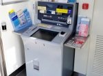 連休前、最後の駆け込み。金融機関や医療機関が大混雑。