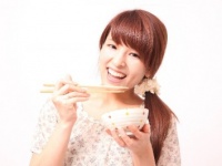 白ごはん「大盛り」VS「少なめ」　男子が好感を抱くのは、どっち？