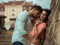 ヤベーもん発見!!　男友だちの彼女の浮気を知ったら「話す」or「隠す」？