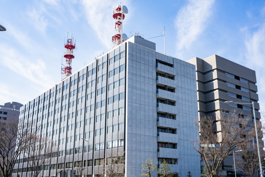 女子更衣室の合鍵作り『生徒十数人』盗撮　中学校教師(32)逮捕　教師は「転勤しても盗撮できるように…」