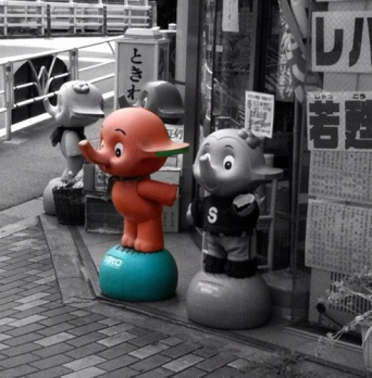 画像は別の薬局の「サトちゃん」（Tatsuo Yamashitaさん撮影、Flickrより）