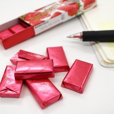 プレゼン前、気合いのイチゴ味。＃明治ストロベリーチョコ