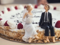 行きたくない結婚式を断る「自然な理由」