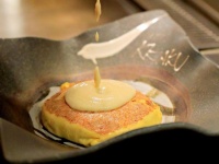 パンケーキにしか見えない！　京都で生まれた「湯葉のお好み焼き」がオシャレすぎた
