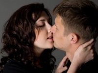 誰に習ったの？　「キス慣れ」している女子の5つの特徴