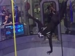 【まるでＳＦ】“インドア・スカイダイビング”のパフォーマンスが圧巻！
