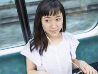 くっそ可愛いっ……！　電車でキュンとする「女性のしぐさ」6つ