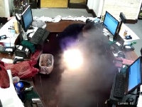 【衝撃】ポケットに入れた電子タバコがいきなり発火！