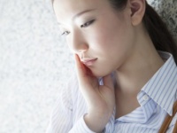 大丈夫かな？　男性が「苦労していそうだな」と思う女性の見た目の特徴3選