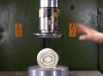 本当にできるのか！？　トイレットペーパーをプレス機で固めてナイフを作る！