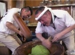 速ぇぇぇ…　日本最高速「中谷堂」の餅つきに海外もびっくり！