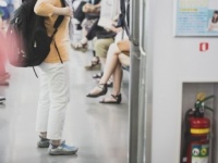 【男女のちがい】通勤電車でイライラさせられること