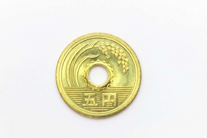 穴の周りに歯車（画像はイメージ）