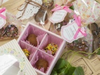 そのチョコ、俺にくれよ!?　女子同士の“友チョコ”、男性はどう思っているのか