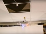 ドローンを使った“交換”芸！？　電球をソケットにハメることができるのか？