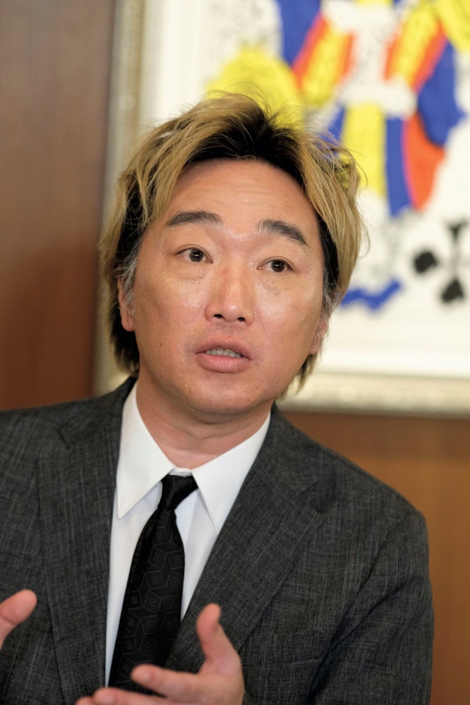 小沢一敬（撮影・弦巻勝）