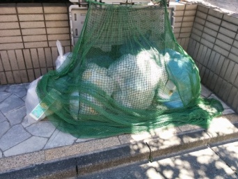 「お金も払わないのにゴミを捨てようとしている！」