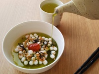 これが「タピオカ茶漬け」。意外と違和感がない