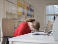 仕事中の眠気をすぐに吹き飛ばす5つの方法
