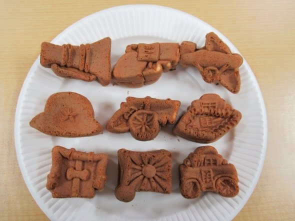 戦前のおもちゃにありそうな、小さくデフォルメされた造形