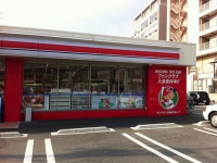 こちらがカープ仕様ローソン（mariさん撮影、Flickrより）