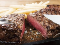 がっつり肉＆ビール！　銀座ライオンで「肉フェス2015」開催中