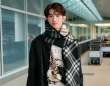 向井康⼆(Snow Man) ロンドンへ出発！　【バーバリー 2026春夏コレクション】を纏い…　羽田空港に登場！！