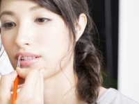 【男女のちがい】好きな口紅の色ランキング！　男女ともにダントツ1位は〇〇〇！