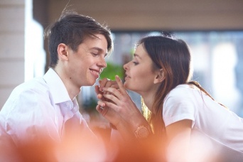 若い女性で二極化が進行中（画像はイメージです）