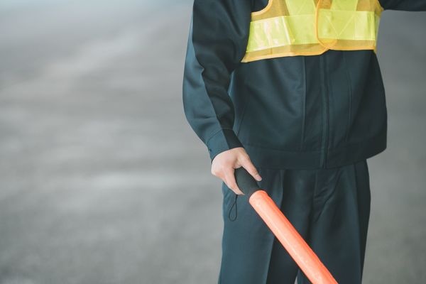 年末におすすめのバイト5）警備のスタッフ
