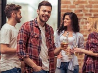 女ってコエー!!　彼を「ベタ褒めする女子」と「ネタにする女子」どちらが好感度が高い？