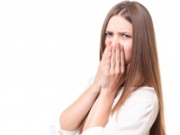 うわ、○○毛が丸見え……！　女友だちに「もう少し美容に気を使ったら？」と思う瞬間4選