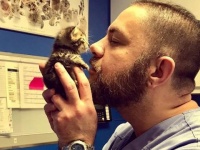 猫とヒゲメンは相性が良い？ヒゲメンが子猫たちを救い相思相愛となるまで。